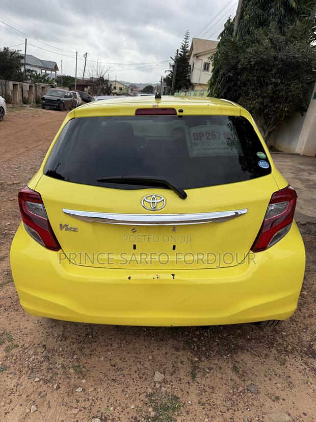 Toyota Vitz 2015 Yellow