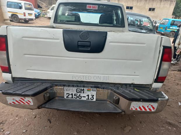 Nissan Hardbody 2012 White