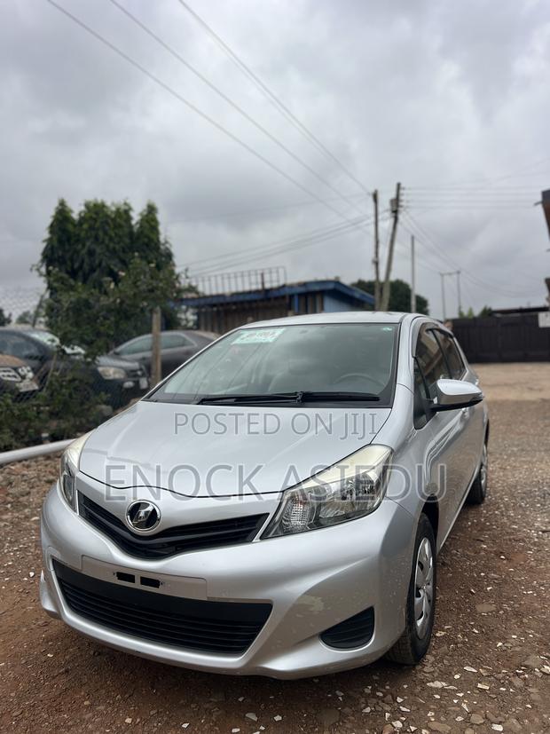 Toyota Vitz 1.3 FWD 5dr 2014 Silver