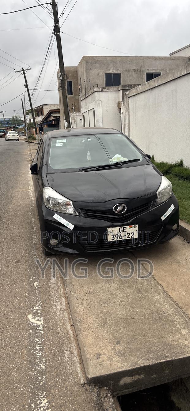 Toyota Vitz 2011 Black