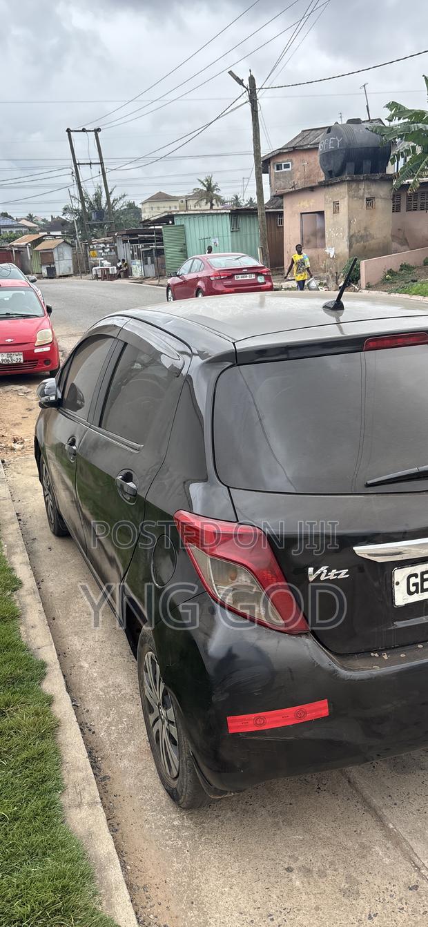 Toyota Vitz 2011 Black