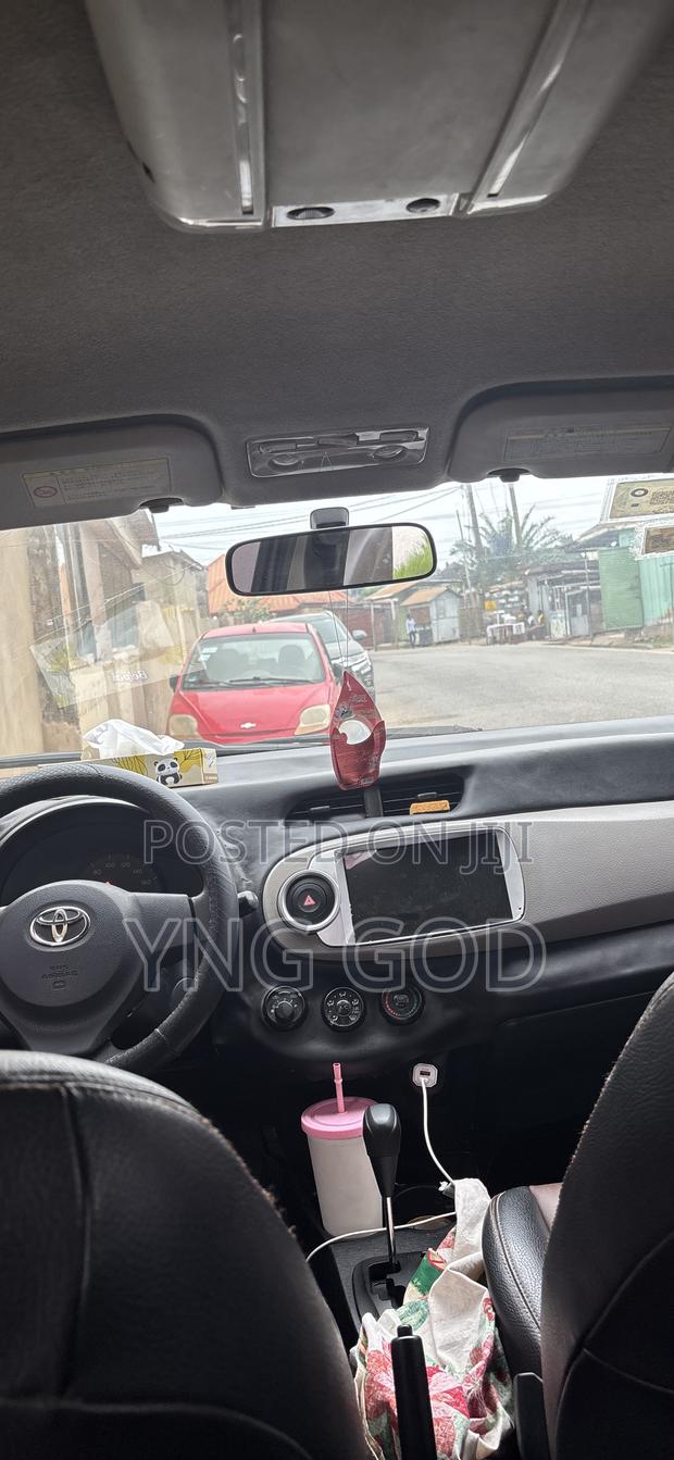 Toyota Vitz 2011 Black