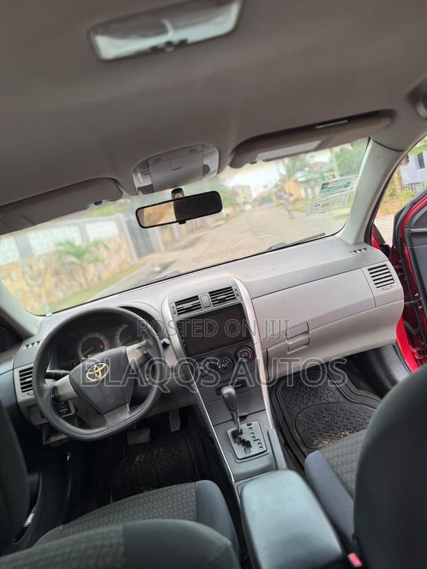 Toyota Corolla 2011 Burgundy