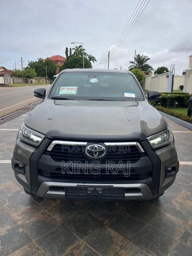 Toyota Hilux 2023 Green