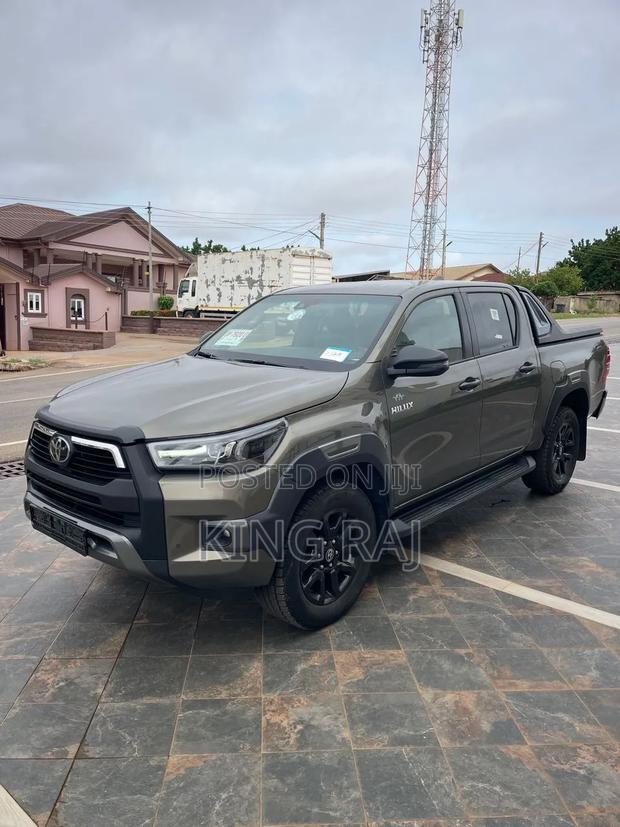 Toyota Hilux 2023 Green