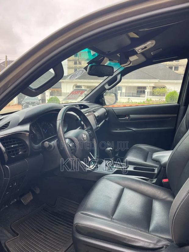 Toyota Hilux 2023 Green
