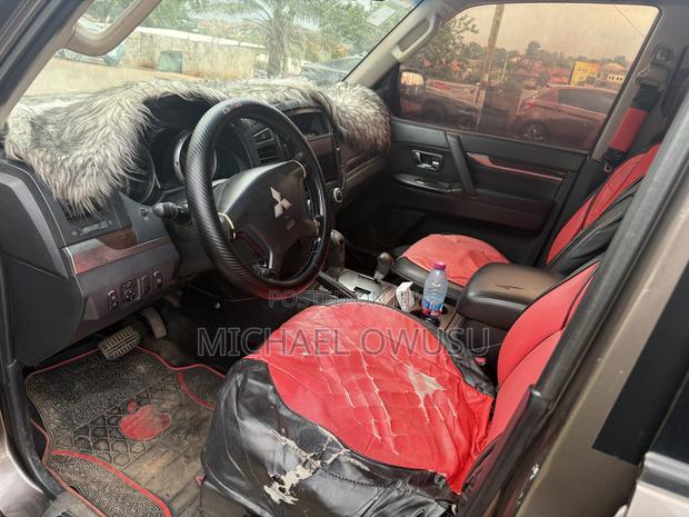 Mitsubishi Pajero 2011 Gray
