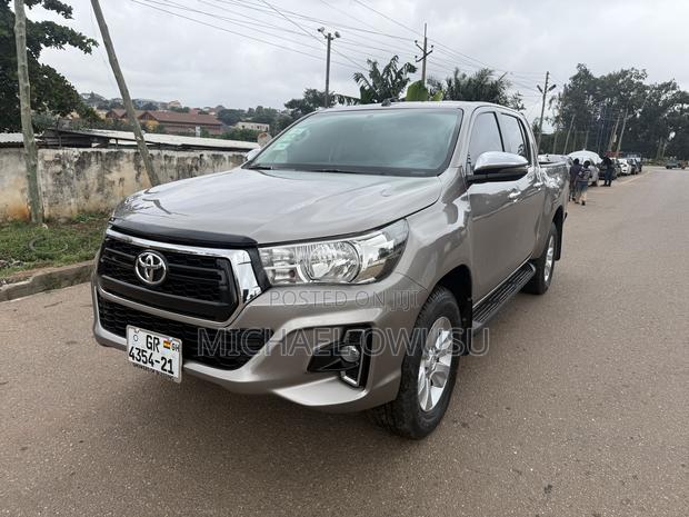 Toyota Hilux 2021 Gray