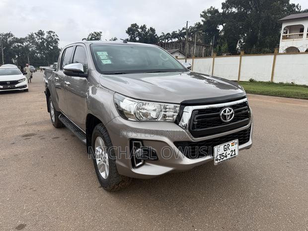 Toyota Hilux 2021 Gray