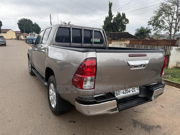 Toyota Hilux 2021 Gray