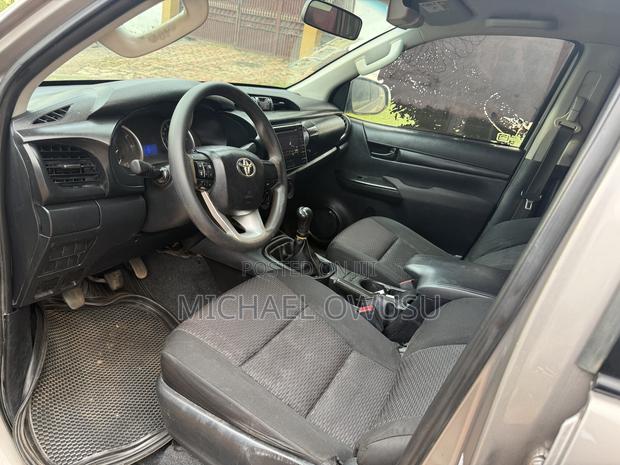 Toyota Hilux 2021 Gray
