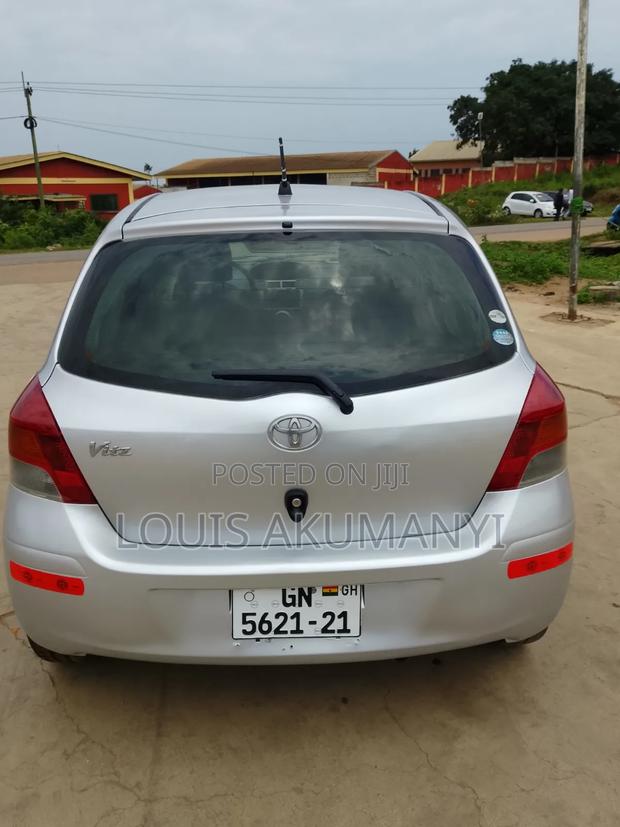 Toyota Vitz 1.3 FWD 5dr 2010 Silver
