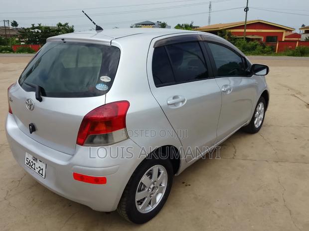 Toyota Vitz 1.3 FWD 5dr 2010 Silver