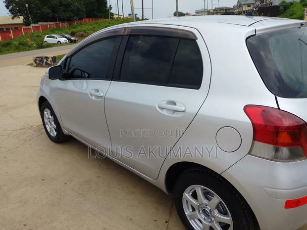 Toyota Vitz 1.3 FWD 5dr 2010 Silver