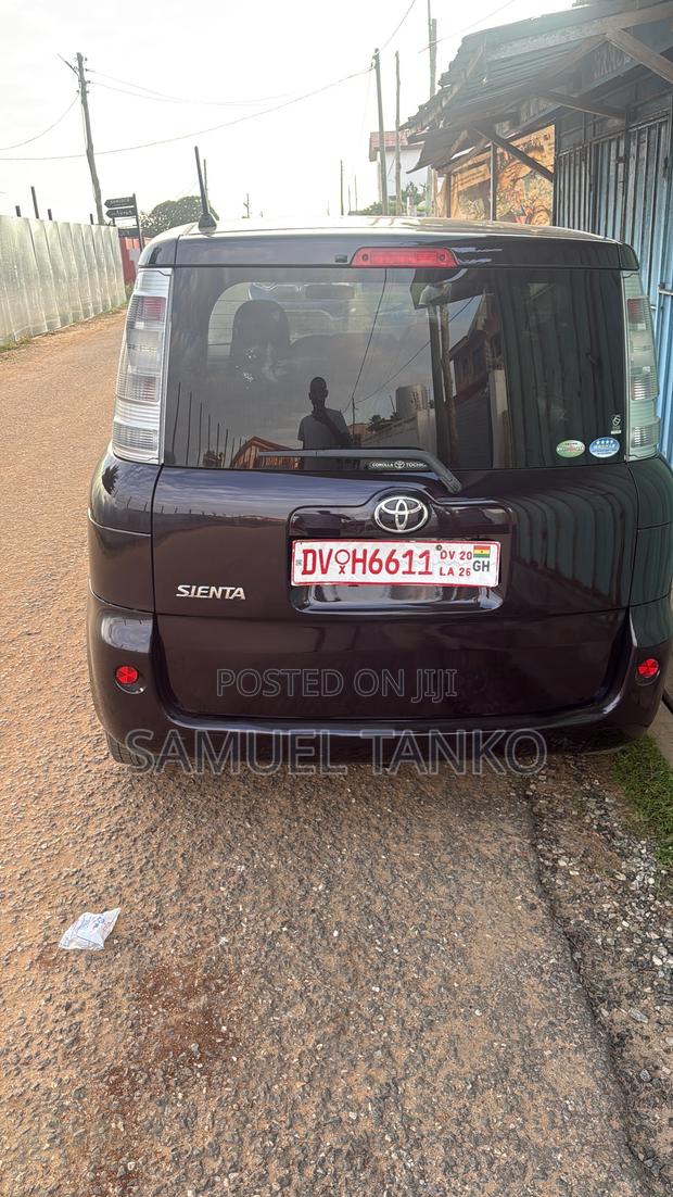 Toyota Sienta 2013 Gray