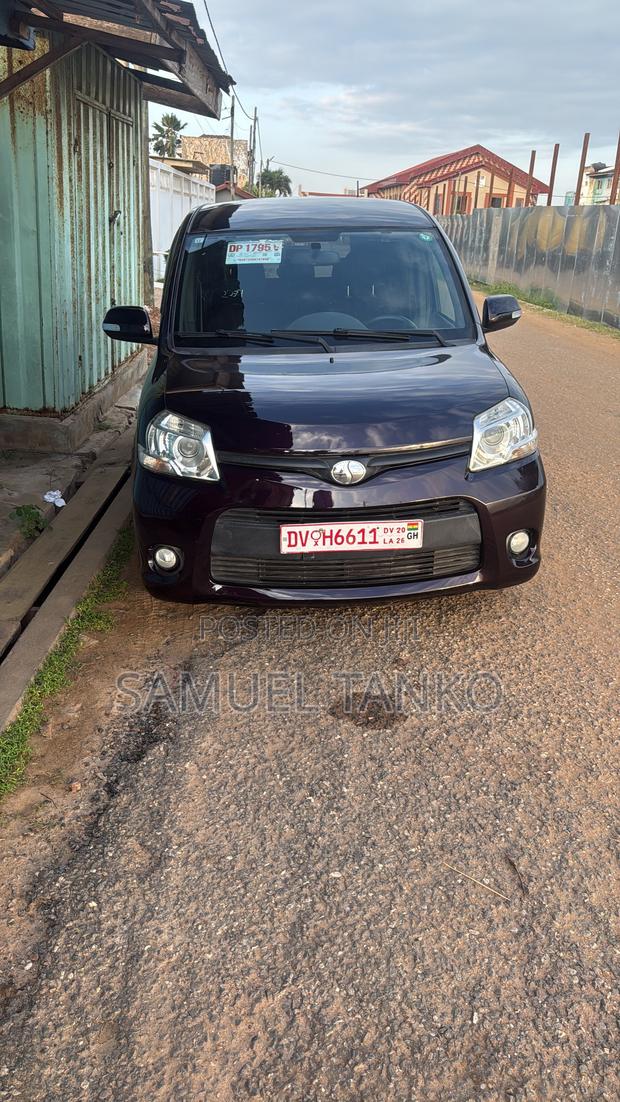 Toyota Sienta 2013 Gray