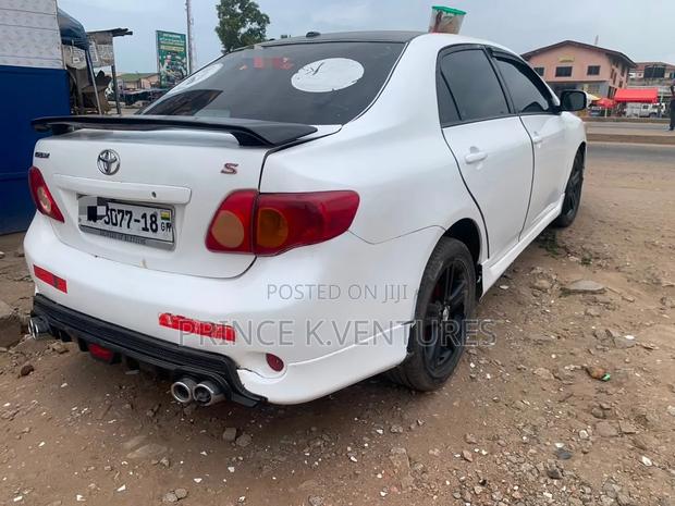 Toyota Corolla Base 4dr Sedan (1.8L 4cyl 5M) 2010 White