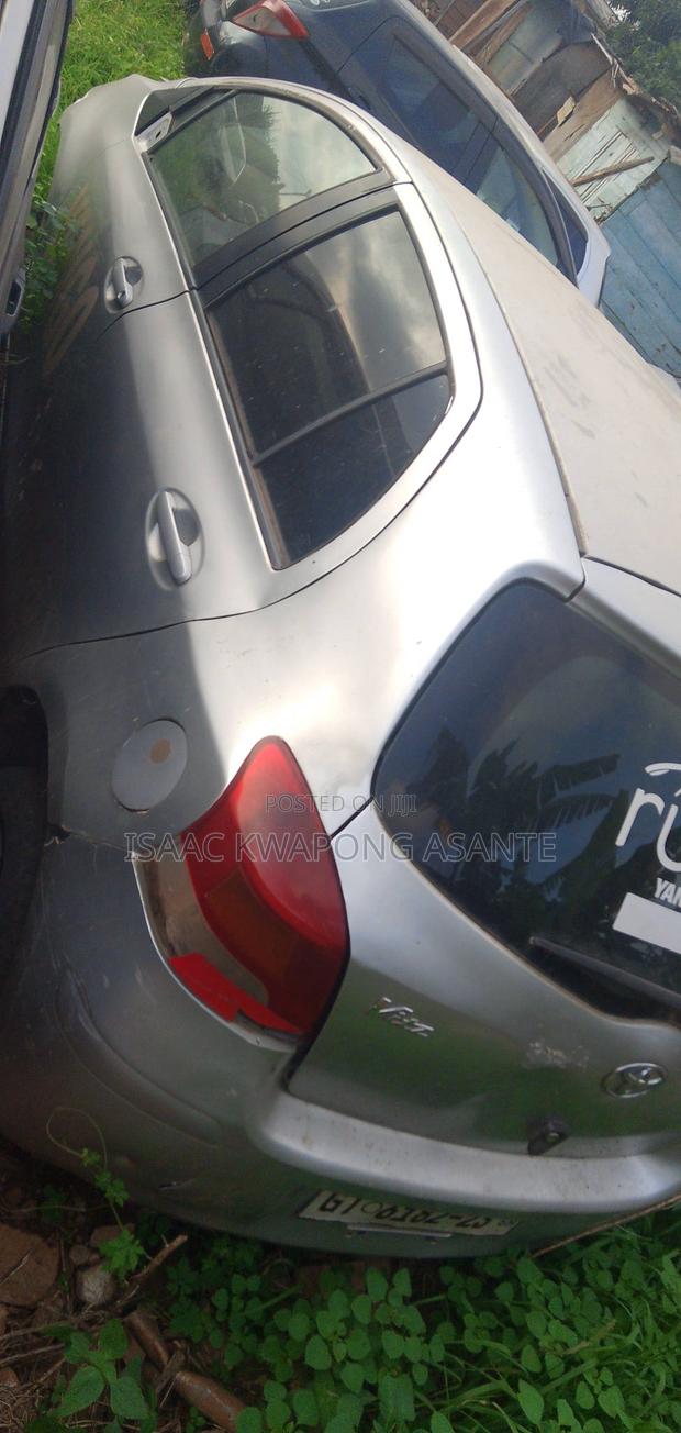 Toyota Vitz 1.0 FWD 5dr 2010 Gray
