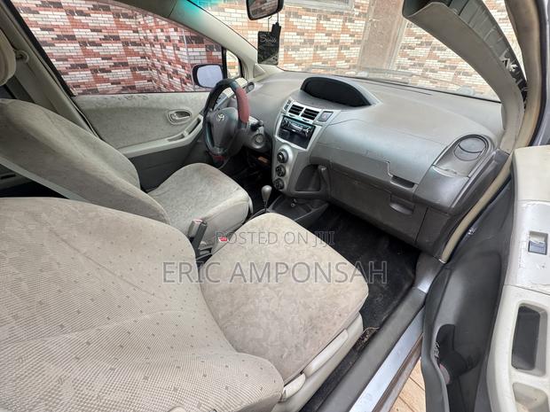 Toyota Vitz 1.5 FWD 3dr 2010 Silver