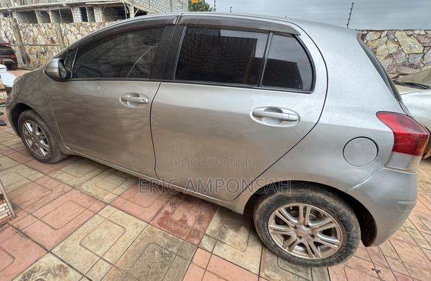 Toyota Vitz 1.5 FWD 3dr 2010 Silver