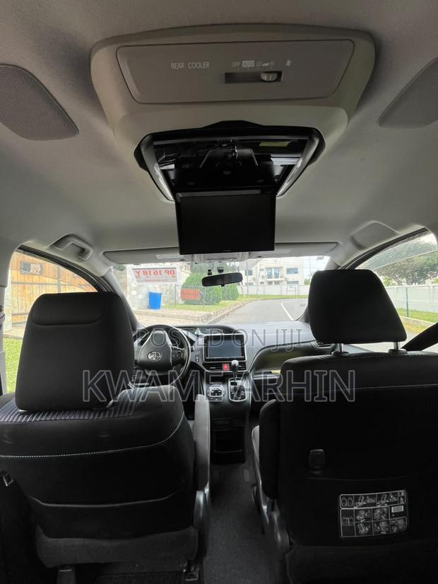 Toyota Voxy V 2WD 7-Seater 2015 Black