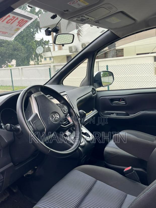 Toyota Voxy V 2WD 7-Seater 2015 Black