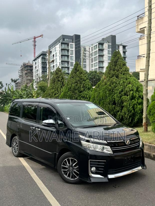 Toyota Voxy V 2WD 7-Seater 2015 Black