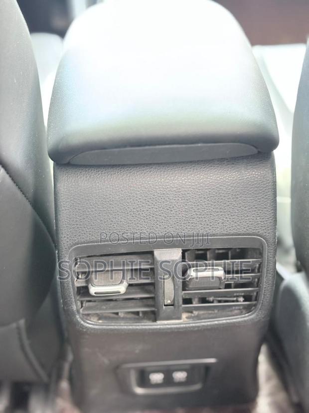 Toyota Corolla XLE 2021 White