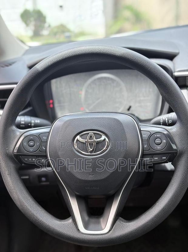 Toyota Corolla XLE 2021 White