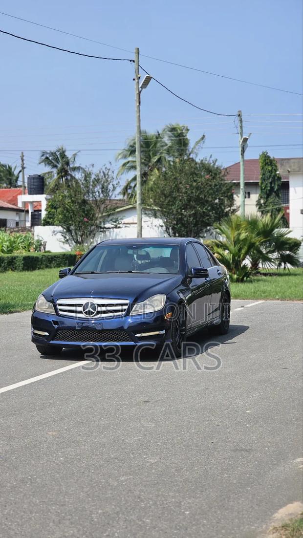 Mercedes-Benz C250 2014 Blue