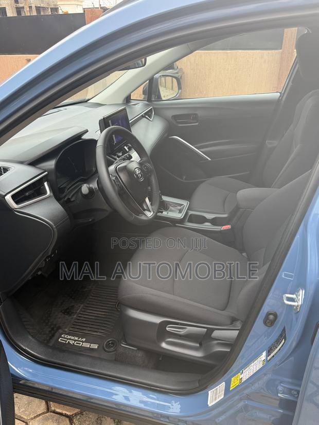 Toyota Corolla Cross LE 2026 Blue