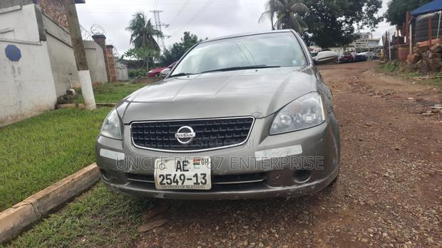Nissan Altima 2010 Gray