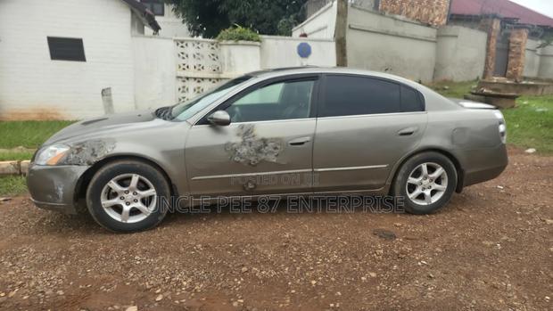 Nissan Altima 2010 Gray
