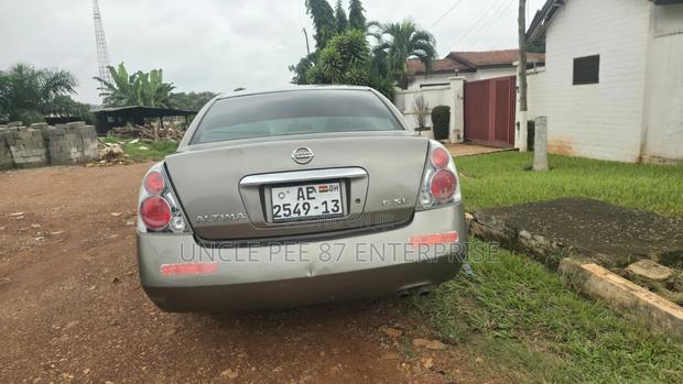 Nissan Altima 2010 Gray