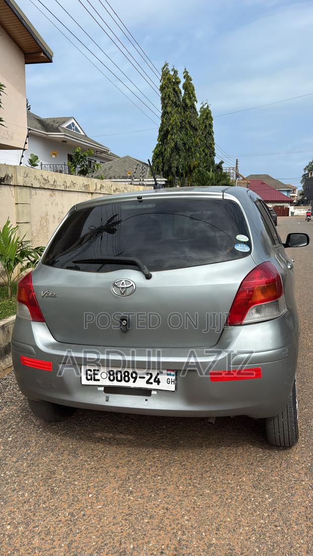 Toyota Vitz 2010 Gray