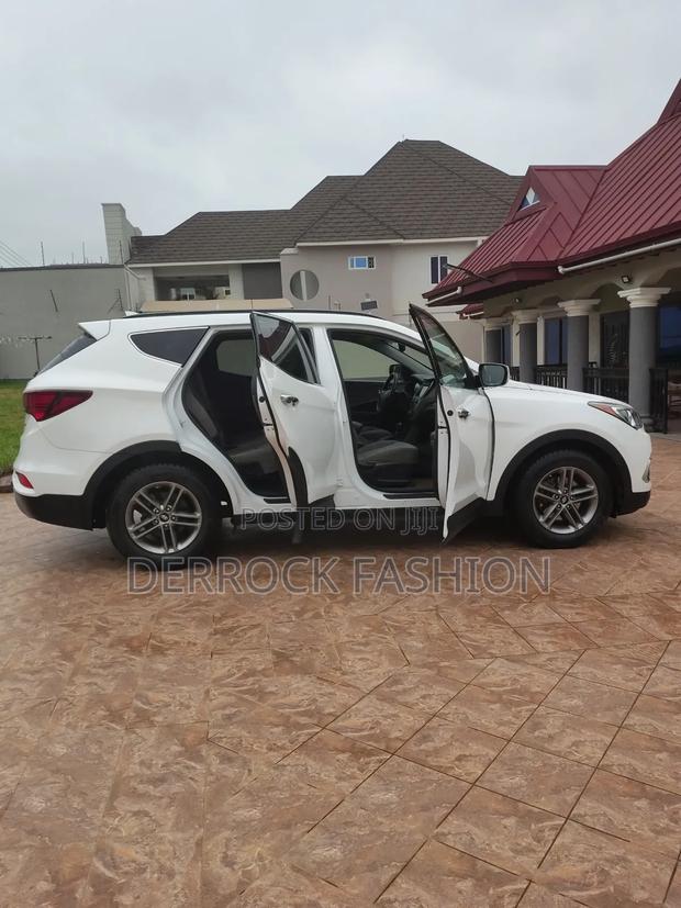 Hyundai Santa Fe 2018 White