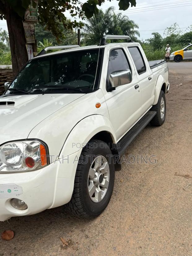 Nissan Hardbody 2019 White