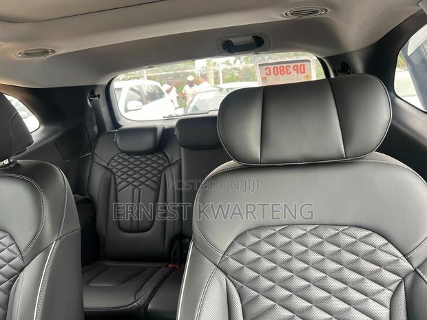Hyundai Custin 2022 Gray