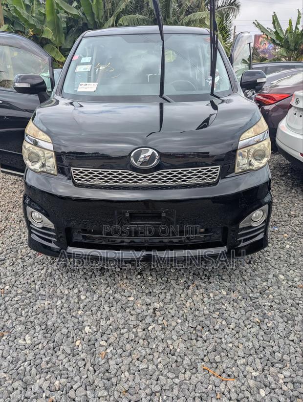 Toyota Voxy 2013 Black
