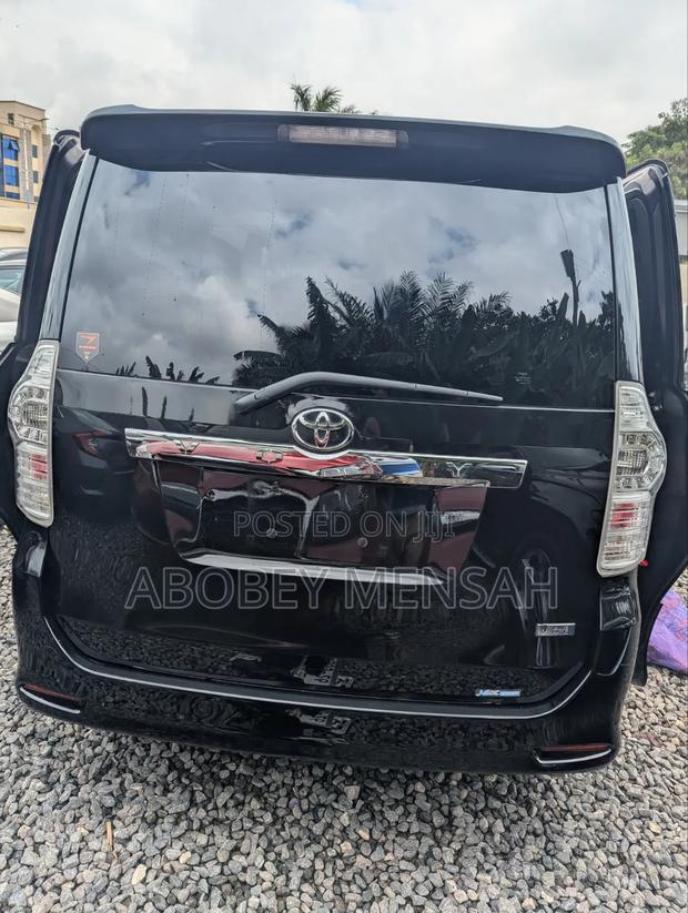 Toyota Voxy 2013 Black