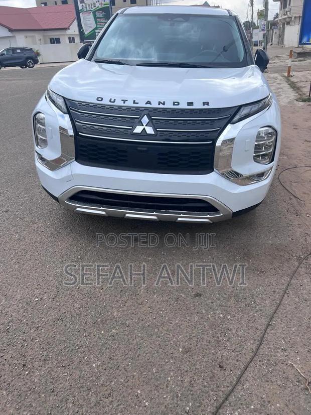 Mitsubishi Outlander SE 2023 White
