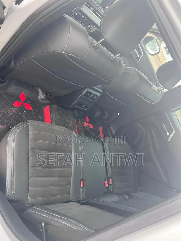 Mitsubishi Outlander SE 2023 White