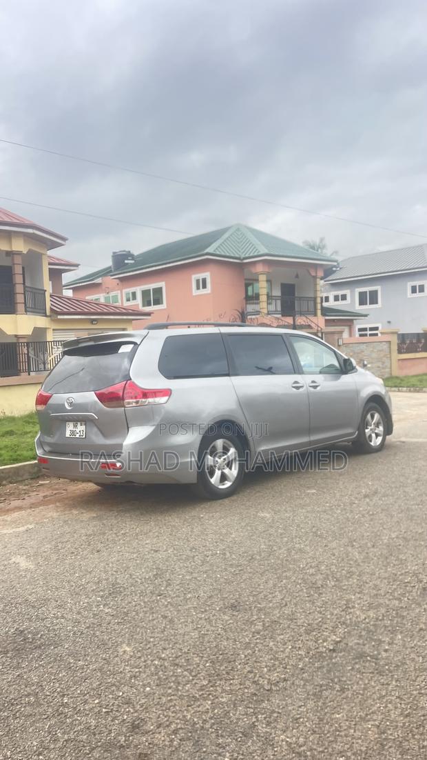 Toyota Sienna XLE 8 Passenger 2012 Silver