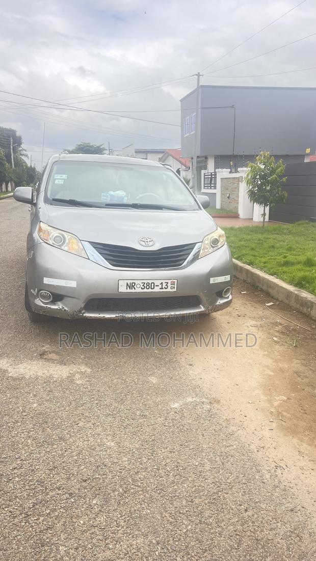 Toyota Sienna XLE 8 Passenger 2012 Silver
