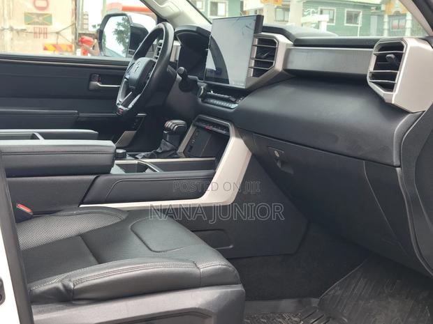 Toyota Tundra 2022 Off white