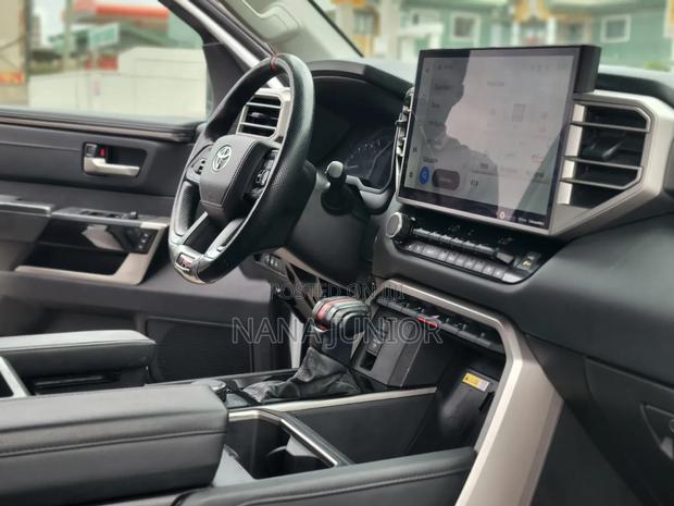 Toyota Tundra 2022 Off white