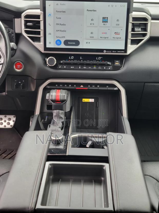 Toyota Tundra 2022 Off white