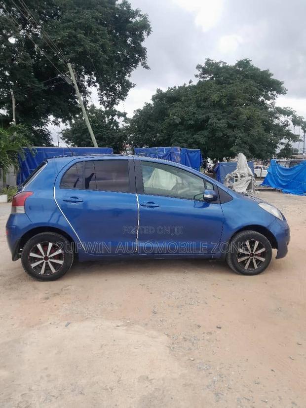 Toyota Vitz 2010 Blue
