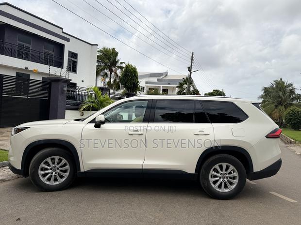 Toyota Highlander XLE AWD 2024 Off white