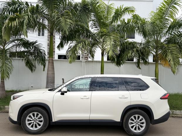 Toyota Highlander XLE AWD 2024 Off white